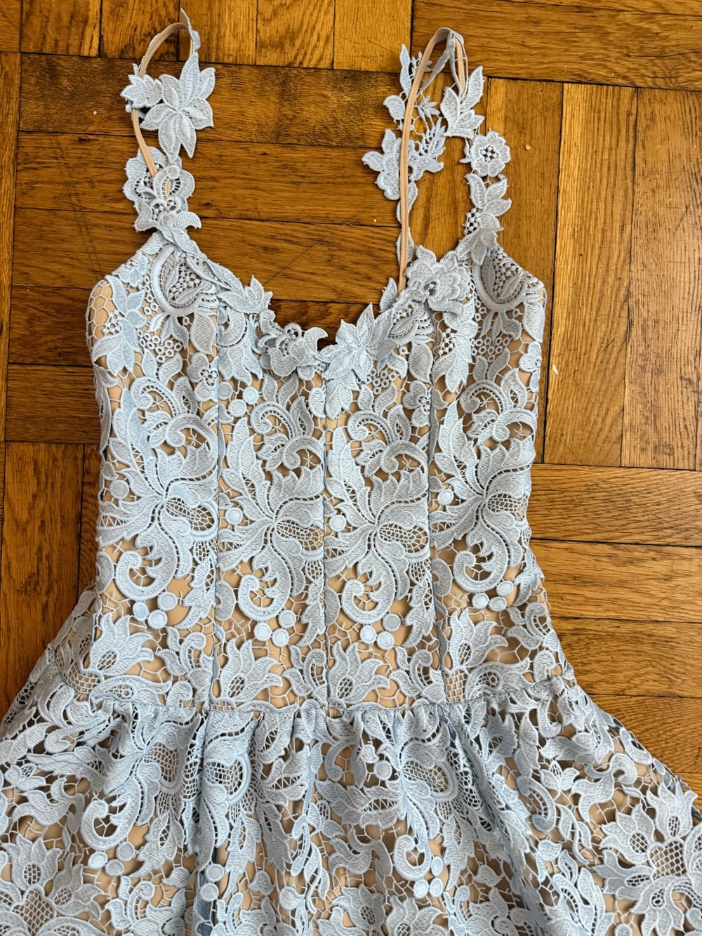 ALICE + OLIVIA
Anabella Scoop Neck Drop Waist Midi Dress - Picture 12 of 16